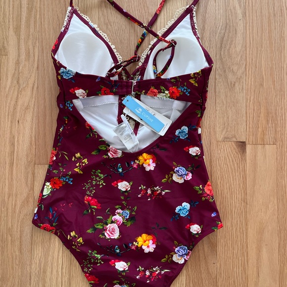 Cupshe one piece vintage lace bathing suit - Picture 2 of 4